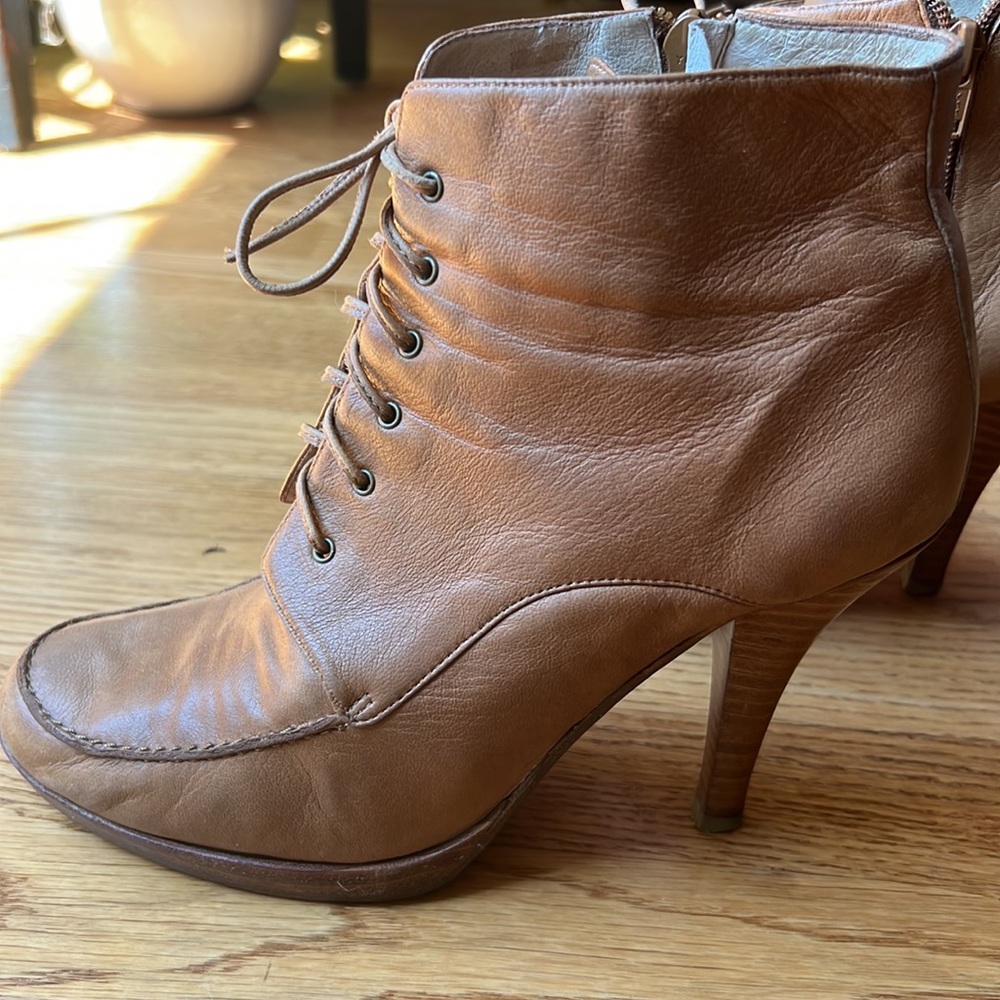 Pelle Moda very soft leather high heel boots 8 zippers on side zip leather laces